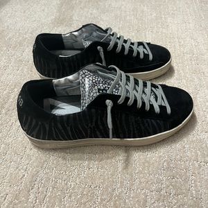 Black zebra P448.